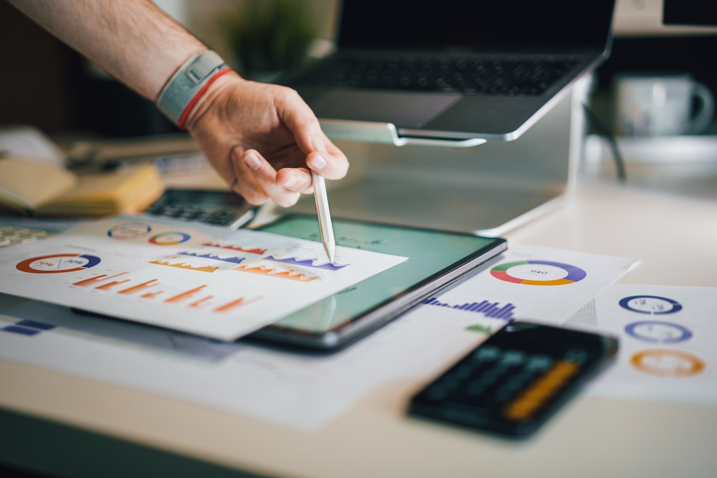 How Institutional Investors Predict Market Moves